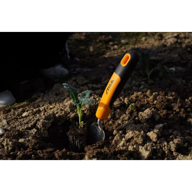 TransplanterTrowel_2H1410001ST1_amb03_web